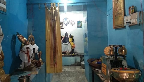 விழுப்புரம் மாவட்டம் விக்கிரவாண்டி அருகே கோயிலில் 3 ஐம்பொன் சிலைகள் திருட்டு