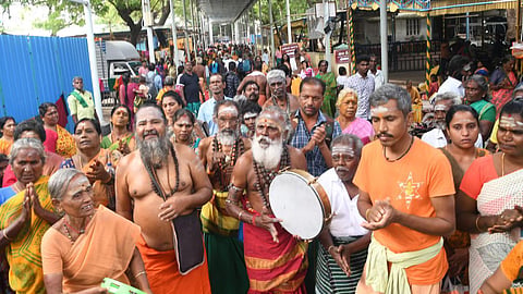 திருச்செந்தூர் சுப்பிரமணிய சுவாமி கோயிலில் கந்தசஷ்டி விழாவை முன்னிட்டு திரண்ட மக்கள்
