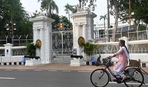 புதுச்சேரி ஆளுநர் மாளிகையில் தோட்டக்கலை ஊழியர் உயிரிழப்பு - போலீஸ் விசாரணை