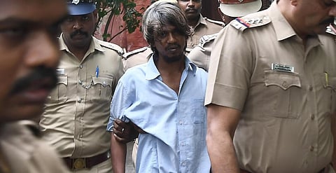 நீதிமன்றத்துக்கு அழைத்து வரப்பட்ட கருக்கா வினோத் | கோப்புப் படம்