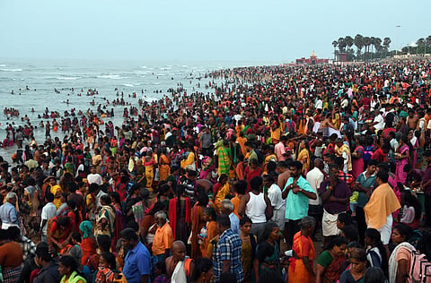 திருச்செந்தூரில் இன்று மாலை சூரசம்ஹாரம்: லட்சக்கணக்கான பக்தர்கள் குவிந்தனர்