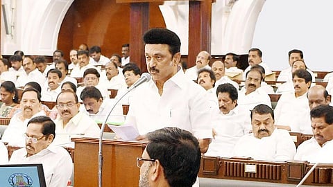 ஆளுநரால் திருப்பி அனுப்பப்பட்ட சட்டமுன்வடிவுகளை மீண்டும் சட்டப்பேரவையில் மறுஆய்வு செய்து நிறைவேற்றிடும் அரசின் தனித்தீர்மானத்தை முதல்வர் மு.க.ஸ்டாலின் முன்மொழிந்து உரையாற்றினார்.