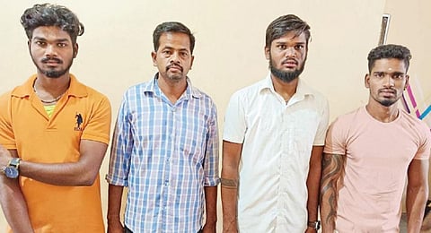 சிதம்பரத்தில் தியேட்டரில் சினிமா பார்க்க வந்தவர்களை தாக்கியதால் கைது செய்யப்பட்ட திரையரங்கு ஊழியர்கள்.