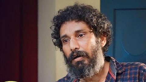 மலையாள நடிகர் வினோத் தாமஸ் காரில் இருந்து சடலமாக மீட்பு