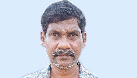 மதுரை ஆட்சியர் வளாகத்தில் ரூ.15 லட்சம் மதிப்பிலான இலவச வேட்டிகளைத் திருடிய வழக்கில் நில அளவையர் கைது