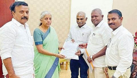 பட்டாசு பிரச்சினைக்கு நிரந்தர தீர்வு காண வேண்டும்: மத்திய நிதியமைச்சர் நிர்மலா சீதாராமனிடம் உற்பத்தியாளர்கள் மனு