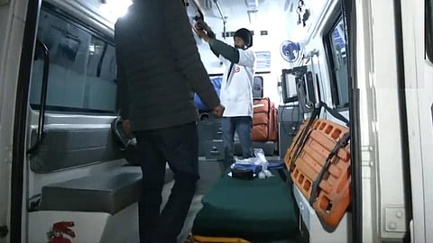 தயார் நிலையில் ஆம்புலன்ஸ்