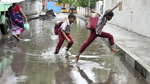 கனமழை | 8 மாவட்டங்களில் பள்ளிகளுக்கு விடுமுறை