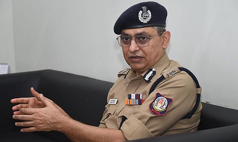 காத்திருப்போர் பட்டியலில் இருந்த போலீஸார் வெளிமாவட்டங்களுக்கு பணியிட மாற்றம்: டிஜிபி நடவடிக்கை