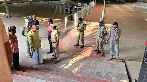 “உடைந்து போய் உள்ளேன்” - கூட்ட நெரிசலால் மாணவர்கள் உயிரிழந்த நிலையில் பாடகி நிகிதா காந்தி வருத்தம்