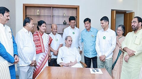 ஒடிசா முதல்வர் நவீன் பட்னாயக் முன்னிலையில் பிஜு ஜனதா தளத்தில் இணைந்த வி.கே. பாண்டியன்