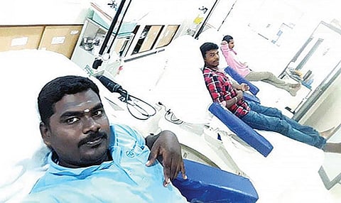 உதிரம் கொடுத்து உயிர்களை காக்கும் தன்னார்வலர்கள்: விழிப்புணர்வு குறைந்து வருவதாக வேதனை