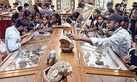 மாணவர்கள் தொன்மையை அறிந்து கொள்ள பள்ளி பாடத்திட்டத்தில் தொல்லியல் அவசியம்