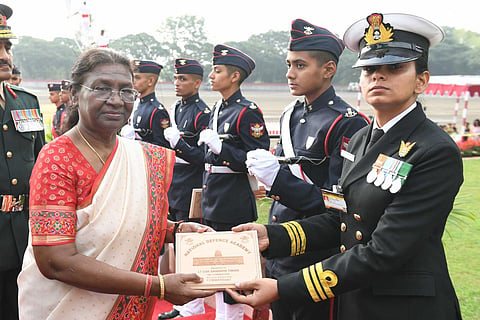 தேசியப் பாதுகாப்பு அகாடமியின் 145-வது பயிற்சி நிறைவு அணிவகுப்பு - குடியரசுத் தலைவர் பார்வையிட்டார்