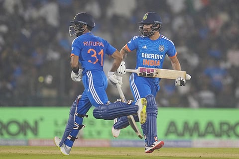 IND vs AUS 4-வது டி20 | இந்திய பேட்ஸ்மேன்கள் தடுமாற்றம்: ஆஸி.க்கு 175 ரன்கள் இலக்கு