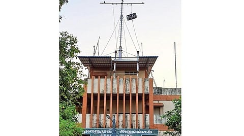 நாகை துறைமுகத்தில் முதலாம் எண் புயல் எச்சரிக்கை கூண்டு ஏற்றம்