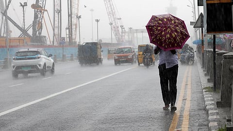 மிரட்டும் மிக்ஜாம் புயல்; மிதக்கும் சென்னை - மக்கள் பாதுகாப்பாக இருக்க அமைச்சர் கேகேஎஸ்எஸ்ஆர் ராமச்சந்திரன் அறிவுறுத்தல்