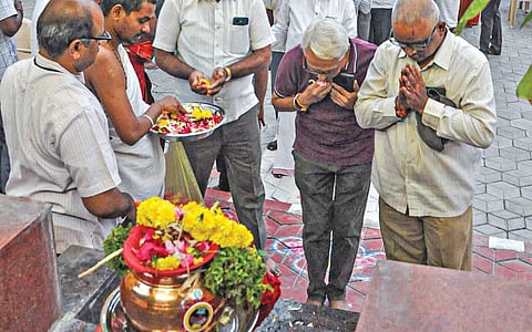 அயோத்தி ராம ஜென்ம பூமி தீர்த்த ஷேத்திர அறக்கட்டளை சார்பில், பூஜை செய்யப்பட்ட அட்சதை கலசங்கள் சேலம் மரவனேரியில் உள்ள மாதவம் மண்டபத்துக்கு கொண்டு வரப்பட்டு, அங்குள்ள வெற்றி விநாயகர் கோயிலில் சிறப்பு பூஜை நடத்தப்பட்டது.