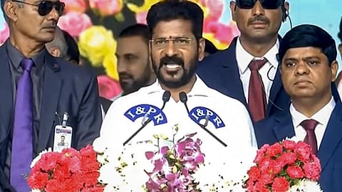 தெலங்கானா புதிய முதல்வராக நேற்று பொறுப்பேற்ற ரேவந்த் ரெட்டி
