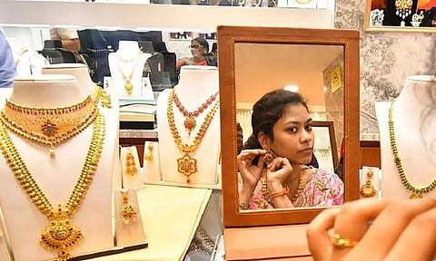 தங்கம் விலை பவுனுக்கு ரூ.560 குறைந்தது