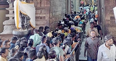 அழகர்கோயிலில் திரளான ஐயப்ப, முருக பக்தர்கள் தரிசனம்