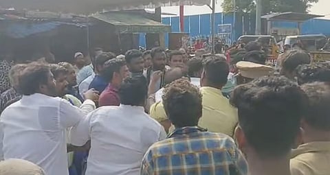 கொருக்குப்பேட்டையில் திமுக எம்எல்ஏ - மக்களிடையே தள்ளுமுள்ளுவால் பரபரப்பு