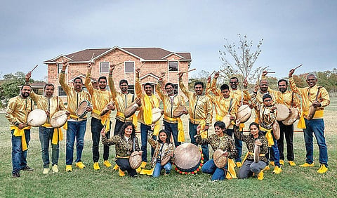 அமெரிக்காவில் தங்கராஜ் பேச்சியப்பன் மற்றும் அவரது பறை இசைக் குழுவினர்
