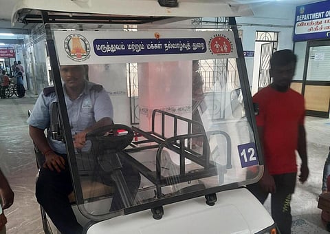மதுரை அரசு ராஜாஜி மருத்துவமனையில் ‘ஸ்ட்ரெச்சர்’, தள்ளுவண்டிகள் பழுது - நோயாளிகள் அவதி