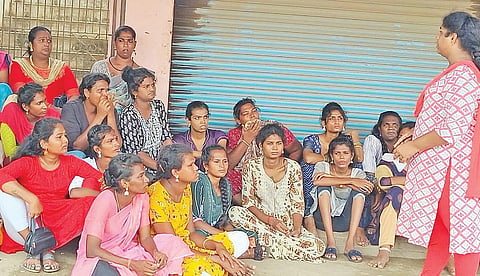 திருநங்கைகள், திருநம்பிகளை தேடிச்சென்று சுய உதவிக் குழுக்கள் அமைக்க வழிகாட்டும் திருநங்கை மேகி