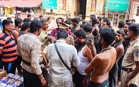 ஸ்ரீரங்கம் கோயில் பாதுகாவலர்களை தாக்கியதாக ஆந்திர மாநில ஐயப்ப பக்தர்கள் 3 பேர் மீது வழக்கு பதிவு