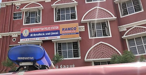 சென்னை | ஆன்லைன் விற்பனை நிறுவனத்தில் ரூ.16.76 லட்சம் மதிப்பிலான ஐ-போன், லேப்டாப் திருட்டு: ஊழியர்கள் 2 பேர் கைது