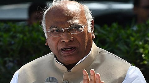 மக்களவைத் தேர்தல் தொடர்பாக குஜராத் காங்கிரஸாருடன் கார்கே ஆலோசனை