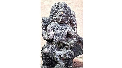 திருச்சுழியில் கண்டெடுக்கப்பட்ட யோக வீரபத்திரர் சிற்பம்.