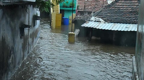தென் மாவட்டங்களில் வெள்ளம்: பாதுகாப்பு நடவடிக்கைகளை துரிதப்படுத்த தமிழக அரசுக்கு தலைவர்கள் வலியுறுத்தல்