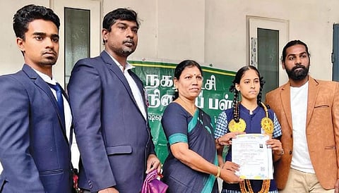 தேசிய கராத்தேவில் வெண்கலம்: வறுமையிலும் சாதித்த திருப்பூர் மாணவி சஸ்மிதா!