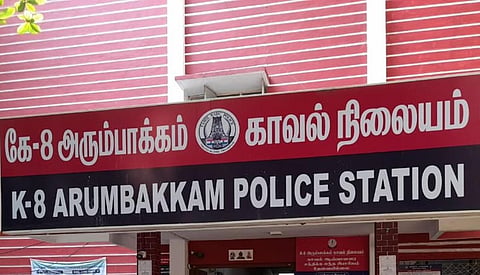 அரும்பாக்கம் வரதராஜ பெருமாள் கோயிலில் 2 செம்பு சிலைகள் திருட்டு: போலி சிலைகளை வைத்தது அம்பலம்