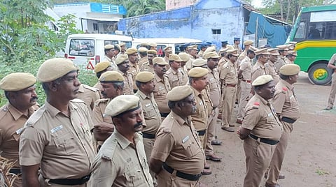 3 ஆண்டுகள் ஒரே இடத்தில் பணியாற்றும் போலீஸாரை பணியிட மாற்றம் செய்ய டிஜிபி உத்தரவு