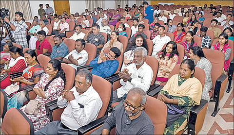 கோவையில் ‘இந்து தமிழ் திசை’ சார்பில் வாசிப்புத் திருவிழா | வாசிப்புப் பழக்கம் மக்களிடம் என்றும் நிலைத்திருக்கும்: எழுத்தாளர் ராஜேஷ்குமார் கருத்து