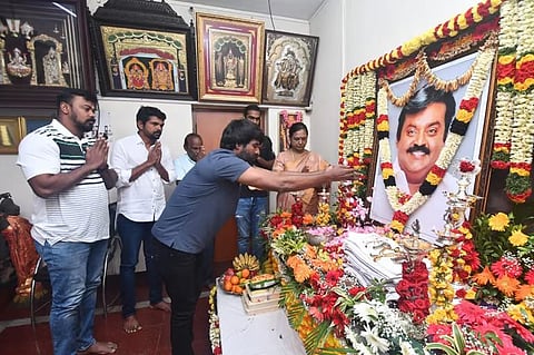 “மேடையில் பேசியதைப் போல வாழ்ந்து காட்டியவர் விஜயகாந்த்” - நடிகர் சூரி