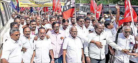 மக்களுக்கும் சேர்த்துதான் கோரிக்கைகளை முன்வைத்தோம்; தேவைப்பட்டால் மீண்டும் வேலைநிறுத்தம்: சிஐடியு தொழிற்சங்கம்