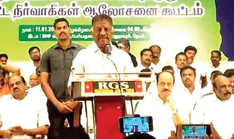 தேனியில் நடந்த தொண்டர்கள் உரிமை மீட்பு ஆலோசனைக் கூட்டத்தில் பேசிய ஓ.பன்னீர்செல்வம்.