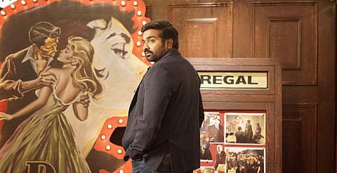மெரி கிறிஸ்துமஸ் Review: அந்நியமான மேக்கிங் நடுவே சில சுவாரஸ்ய தருணங்கள்!