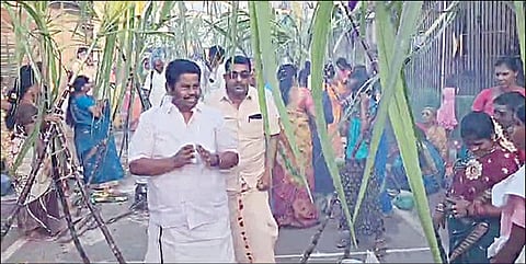 கும்பகோணத்தில் நடைபெற்ற சனாதனம் போற்றும் பொங்கல் விழா வில் பங்கேற்ற திமுக எம்எல்ஏ சாக்கோட்டை க.அன்பழகன்.