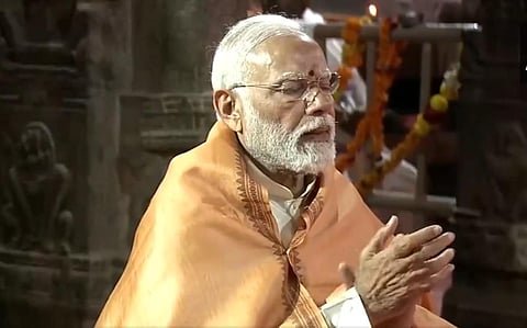 ஆந்திராவின் லெபாக்ஷி கோயிலில் பிரதமர் மோடி சாமி தரிசனம்