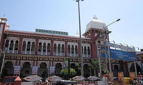 எழும்பூர் ரயில் நிலைய மறுசீரமைப்பு: அடித்தளம் அமைக்கும் பணிகள் தீவிரம்