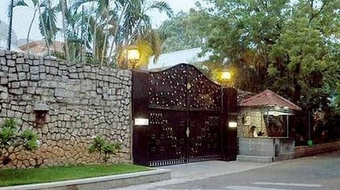 வேதா நிலைய இழப்பீட்டுத் தொகையில் ஜெயலலிதாவின் வருமான வரி பாக்கியை செலுத்த தடை கோரிய வழக்கு முடித்து வைப்பு