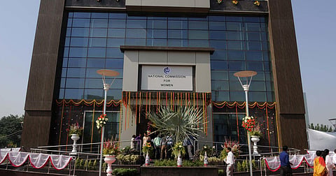 பணிப்பெண் சித்ரவதை விவகாரம் - 2 நாட்களில் அறிக்கை சமர்ப்பிக்க காவல் துறைக்கு தேசிய மகளிர் ஆணையம் உத்தரவு