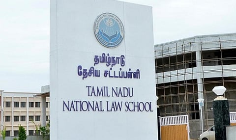 சக மாணவருக்கு சிறுநீர் கலந்த குளிர்பானம்: தேசிய சட்ட பல்கலை.யில் 2 மாணவர்களுக்கு ஓராண்டு தடை - ராகிங் தடுப்புக் குழு பரிந்துரை