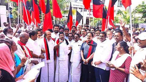 புதுச்சேரியில் திமுக நடத்திய போராட்டம்.