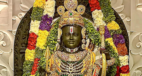 250 கோடி ஆண்டுகள் பழமையான கருப்பு கிரானைட் கல்லில் செதுக்கப்பட்ட பால ராமர் சிலை